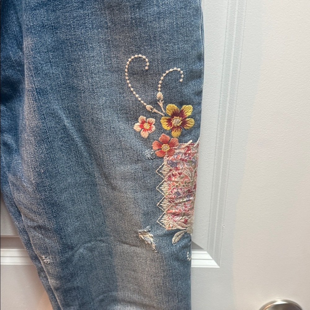 Johnny Was Denim Straight-Leg Jeans with Floral Embroidery size 30 - Picture 7 of 12